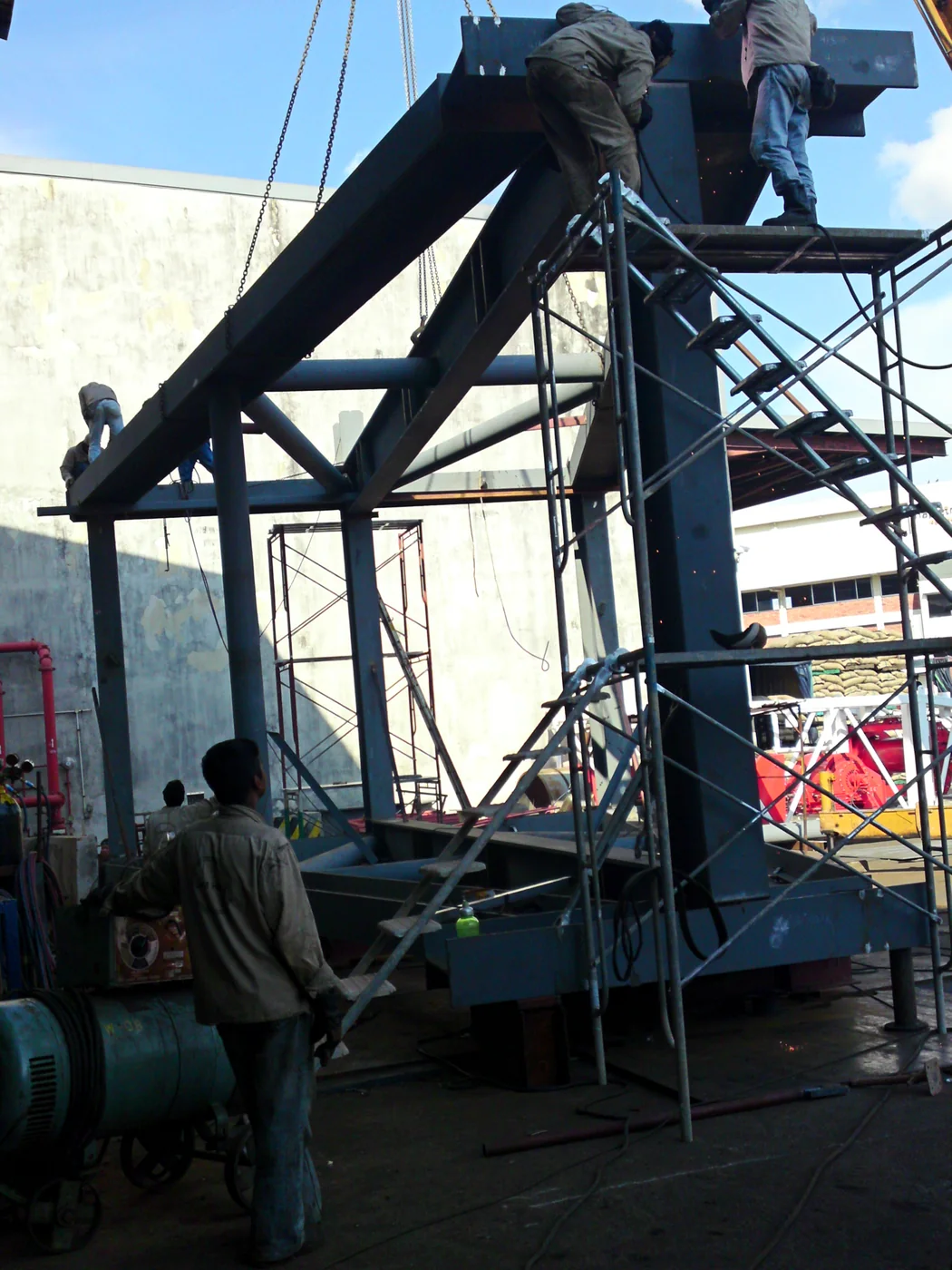 Offshore crane boom rest